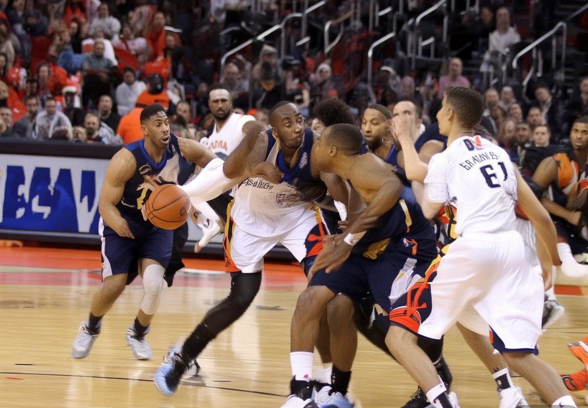 2018季前赛鹈鹕对猛龙：阵容调整与战术对决解析(图3)